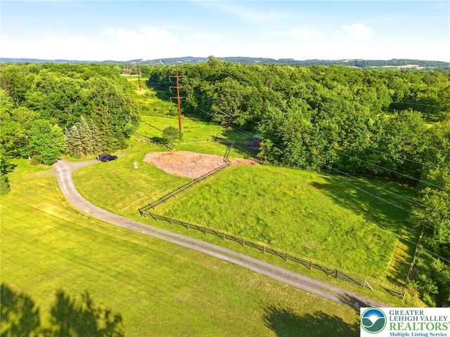 9033 Loop Road, Slatington Boro, PA 18080