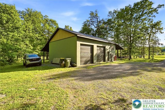 9033 Loop Road, Slatington Boro, PA 18080