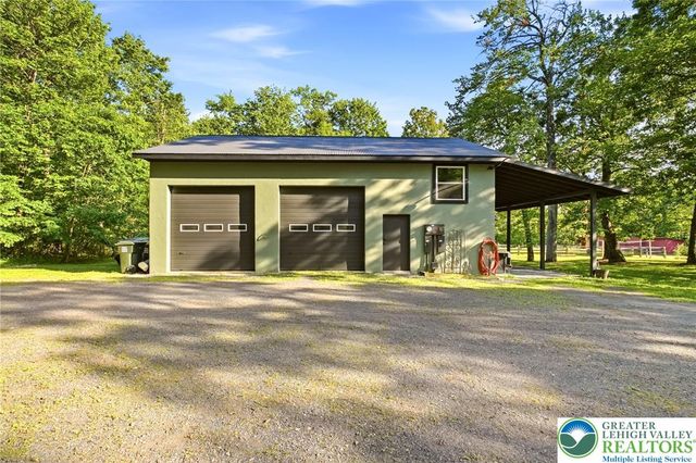 9033 Loop Road, Slatington Boro, PA 18080