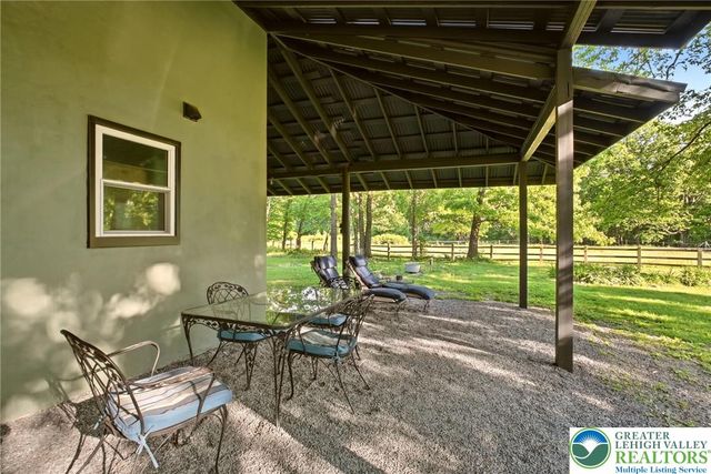 9033 Loop Road, Slatington Boro, PA 18080