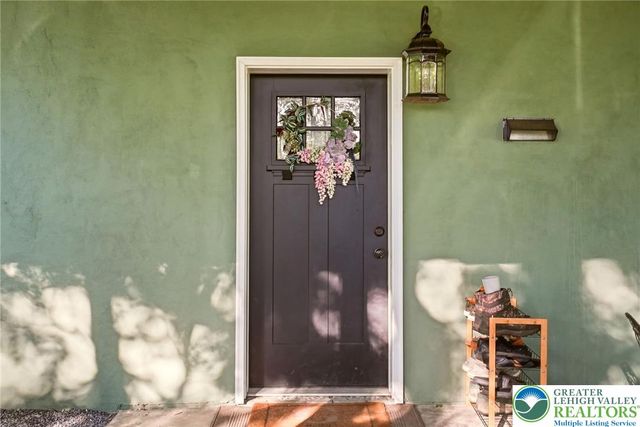 9033 Loop Road, Slatington Boro, PA 18080