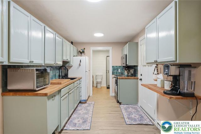 9033 Loop Road, Slatington Boro, PA 18080