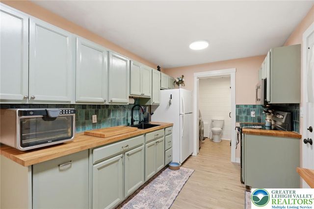 9033 Loop Road, Slatington Boro, PA 18080