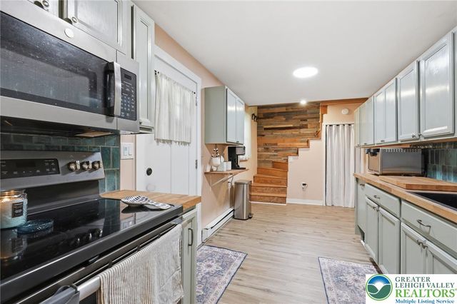 9033 Loop Road, Slatington Boro, PA 18080