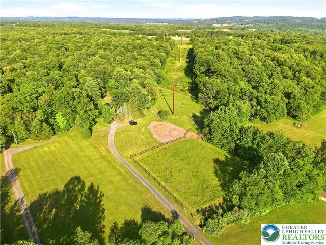 9033 Loop Road, Slatington Boro, PA 18080