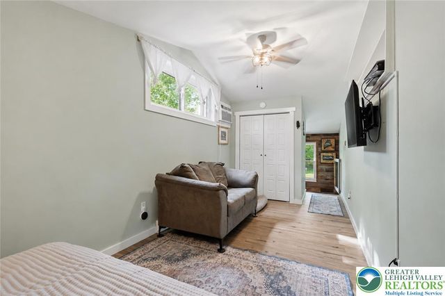 9033 Loop Road, Slatington Boro, PA 18080