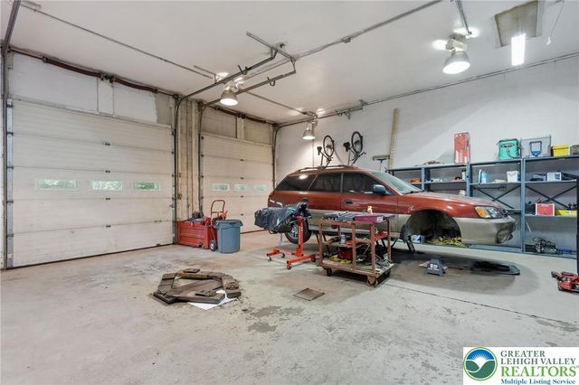 9033 Loop Road, Slatington Boro, PA 18080