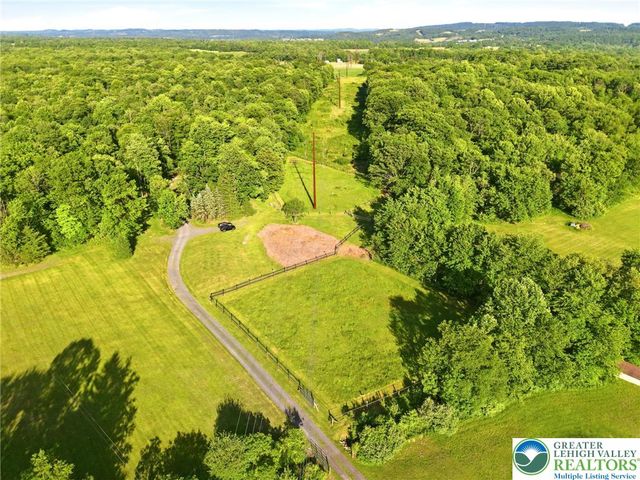 9033 Loop Road, Slatington Boro, PA 18080