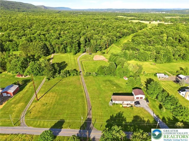 9033 Loop Road, Slatington Boro, PA 18080