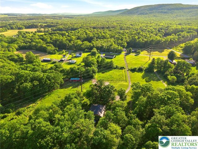 9033 Loop Road, Slatington Boro, PA 18080