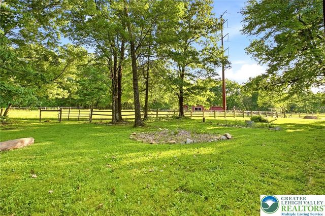 9033 Loop Road, Slatington Boro, PA 18080