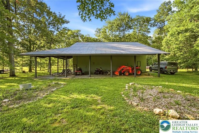 9033 Loop Road, Slatington Boro, PA 18080