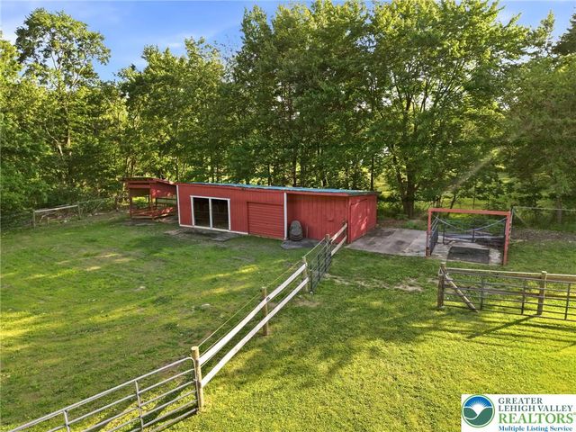 9033 Loop Road, Slatington Boro, PA 18080