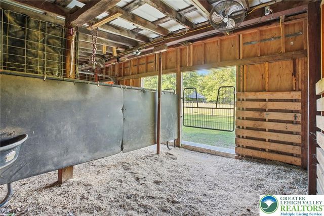 9033 Loop Road, Slatington Boro, PA 18080