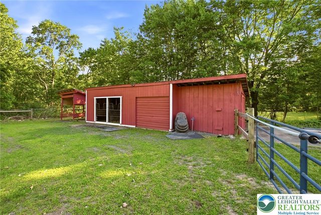 9033 Loop Road, Slatington Boro, PA 18080