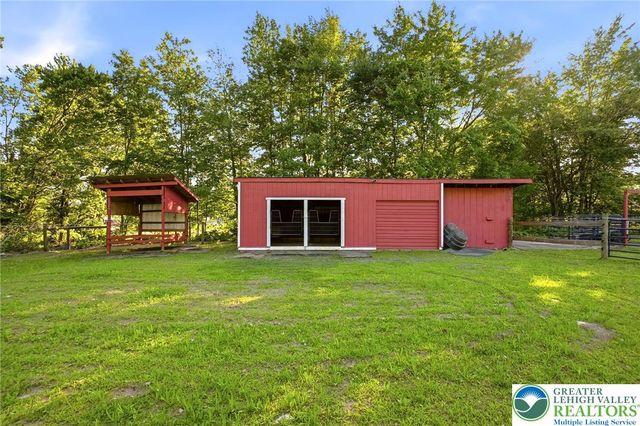 9033 Loop Road, Slatington Boro, PA 18080