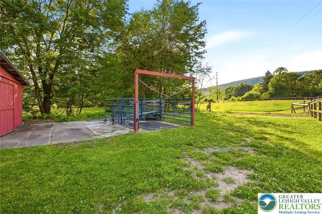 9033 Loop Road, Slatington Boro, PA 18080