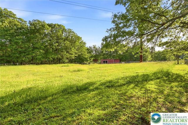 9033 Loop Road, Slatington Boro, PA 18080