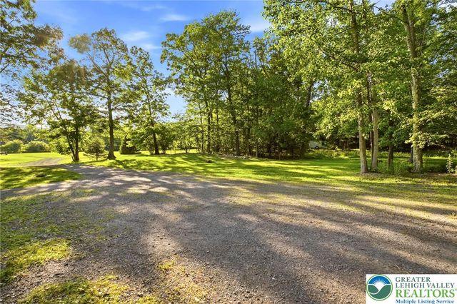 9033 Loop Road, Slatington Boro, PA 18080