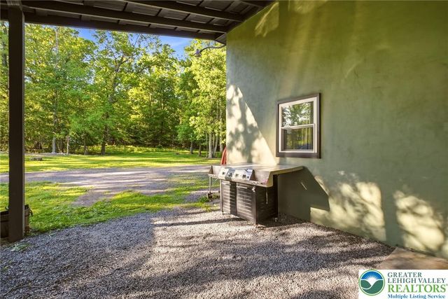 9033 Loop Road, Slatington Boro, PA 18080