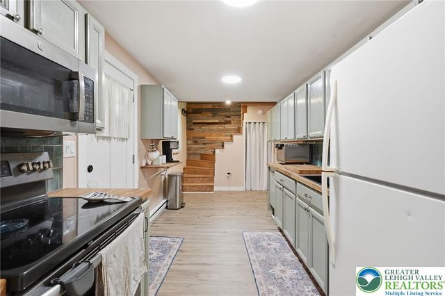 9033 Loop Road, Slatington Boro, PA 18080