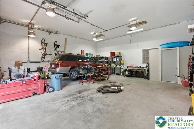9033 Loop Road, Slatington Boro, PA 18080