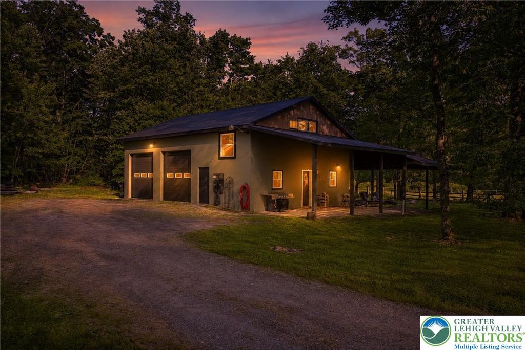9033 Loop Road, Slatington Boro, PA 18080