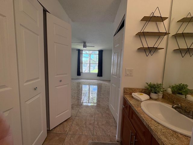 3710 INVERRARY Drive 2G, Lauderhill, FL 33319