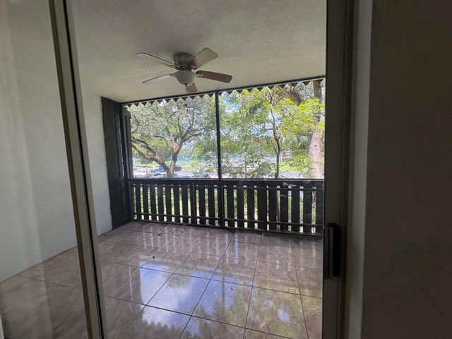 3710 INVERRARY Drive 2G, Lauderhill, FL 33319