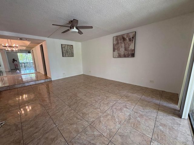 3710 INVERRARY Drive 2G, Lauderhill, FL 33319