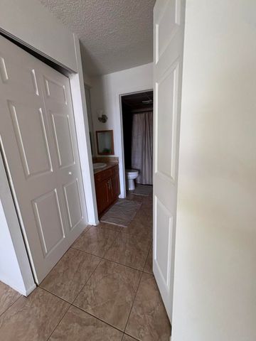 3710 INVERRARY Drive 2G, Lauderhill, FL 33319