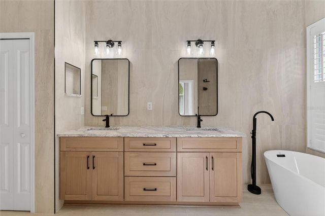 5608 OSPREY PARK PLACE, Lithia, FL 33547