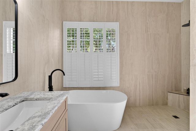 5608 OSPREY PARK PLACE, Lithia, FL 33547