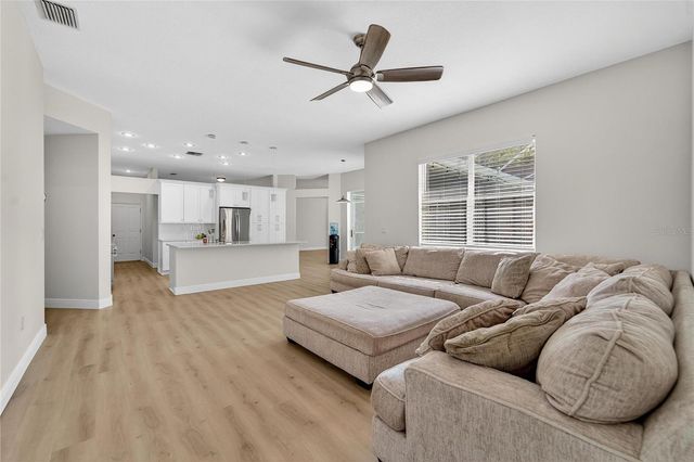 5608 OSPREY PARK PLACE, Lithia, FL 33547