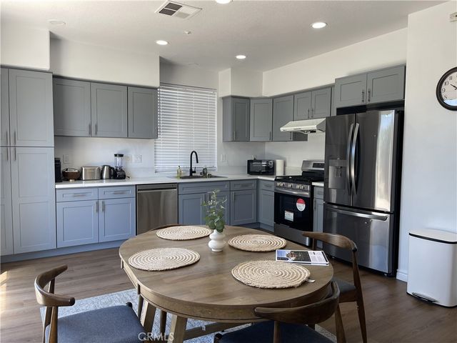 12236 Via Santa Lucia, Sylmar, CA 91342