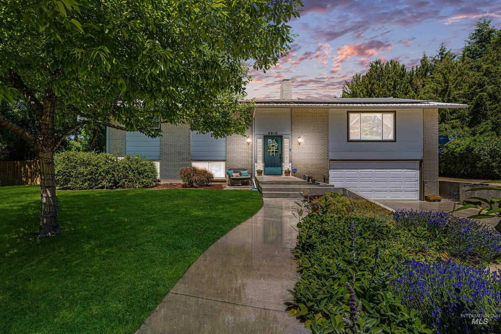 2910 E Victory Rd, Meridian, ID 83642