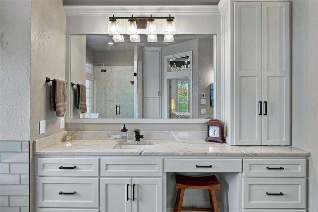 432 Hollowdale, Edmond, OK 73003