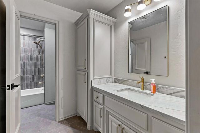 432 Hollowdale, Edmond, OK 73003