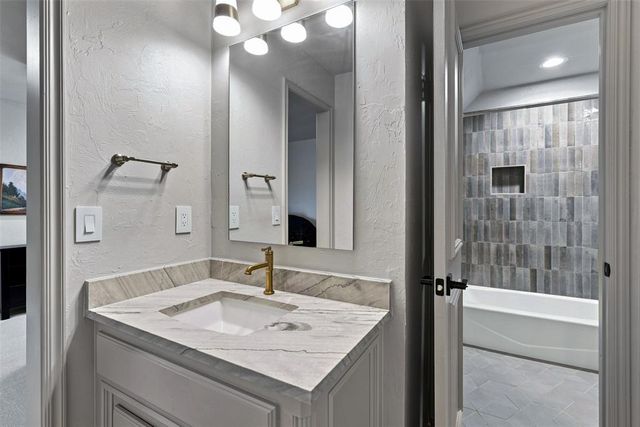 432 Hollowdale, Edmond, OK 73003