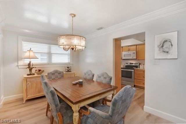 265 Yorkshire CT 8, Naples, FL 34112