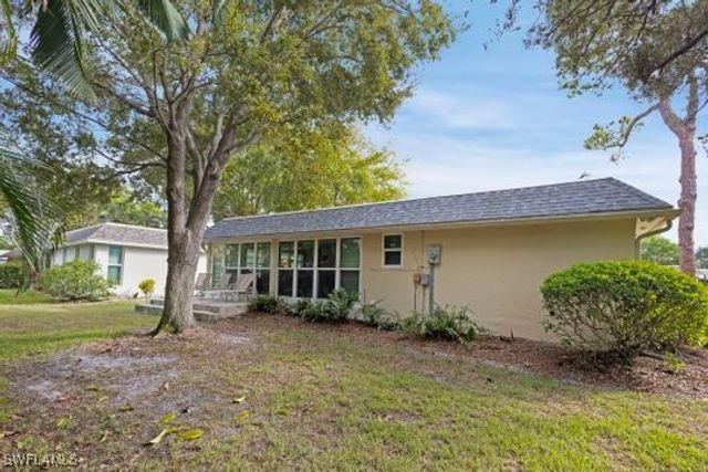 265 Yorkshire CT 8, Naples, FL 34112
