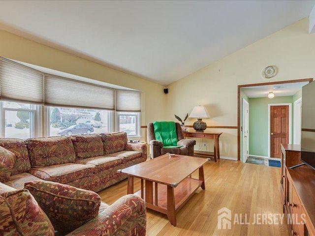 38 Karen Place, Edison, NJ 08817