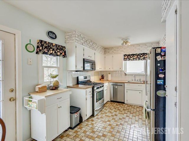 38 Karen Place, Edison, NJ 08817