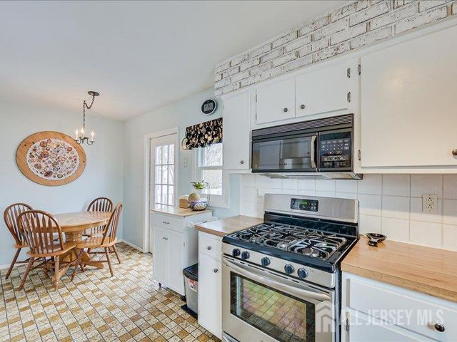 38 Karen Place, Edison, NJ 08817