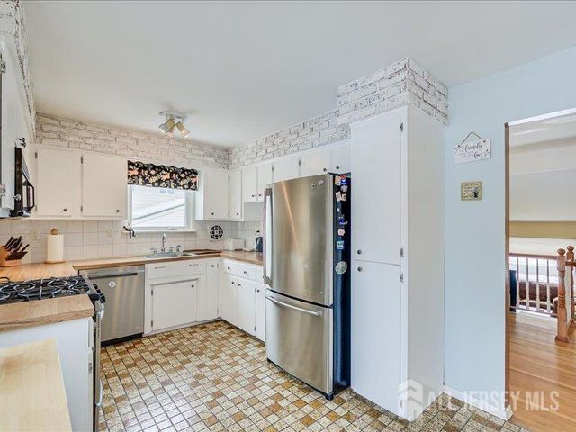 38 Karen Place, Edison, NJ 08817