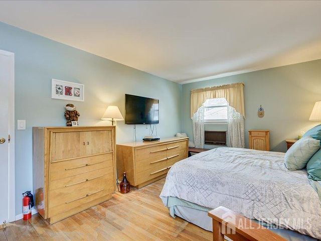 38 Karen Place, Edison, NJ 08817