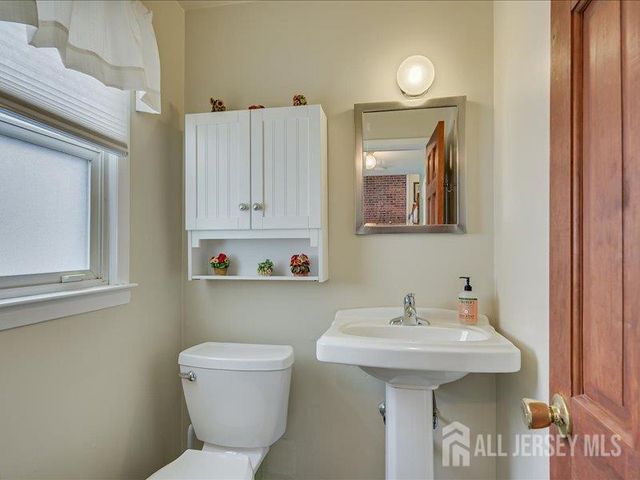 38 Karen Place, Edison, NJ 08817