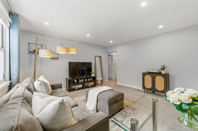 9 Bryant Crescent 1G, White Plains, NY 10605