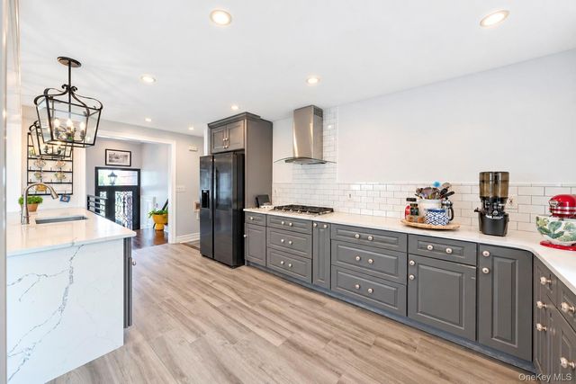 919 Park Court, Valley Stream, NY 11581