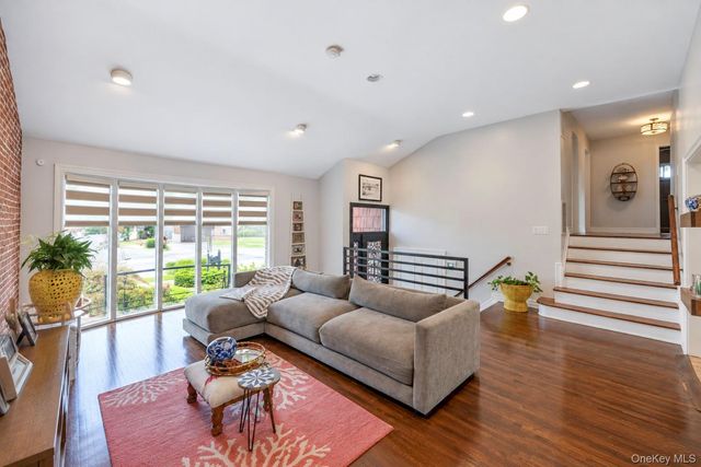 919 Park Court, Valley Stream, NY 11581